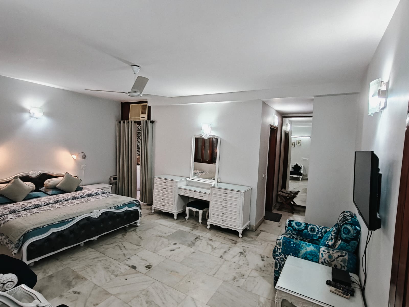 Luxury 3 BHK Serviced Apartment in South Delhi