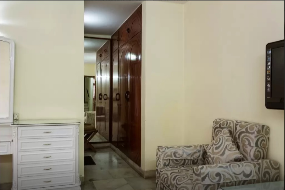 Master-Bedroom-other-angle-2-1.jpg