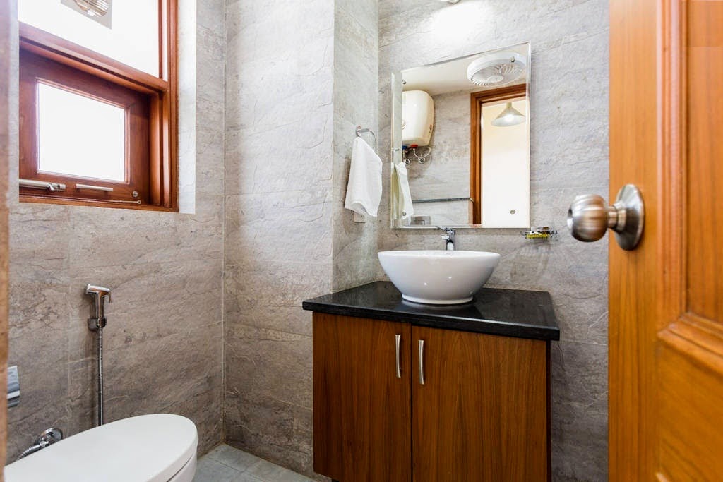 Washroom-2nd.jpg