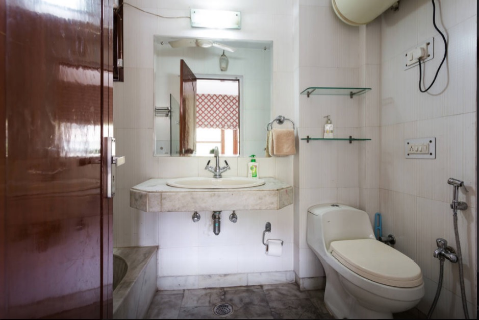 4th Bedroom washroom