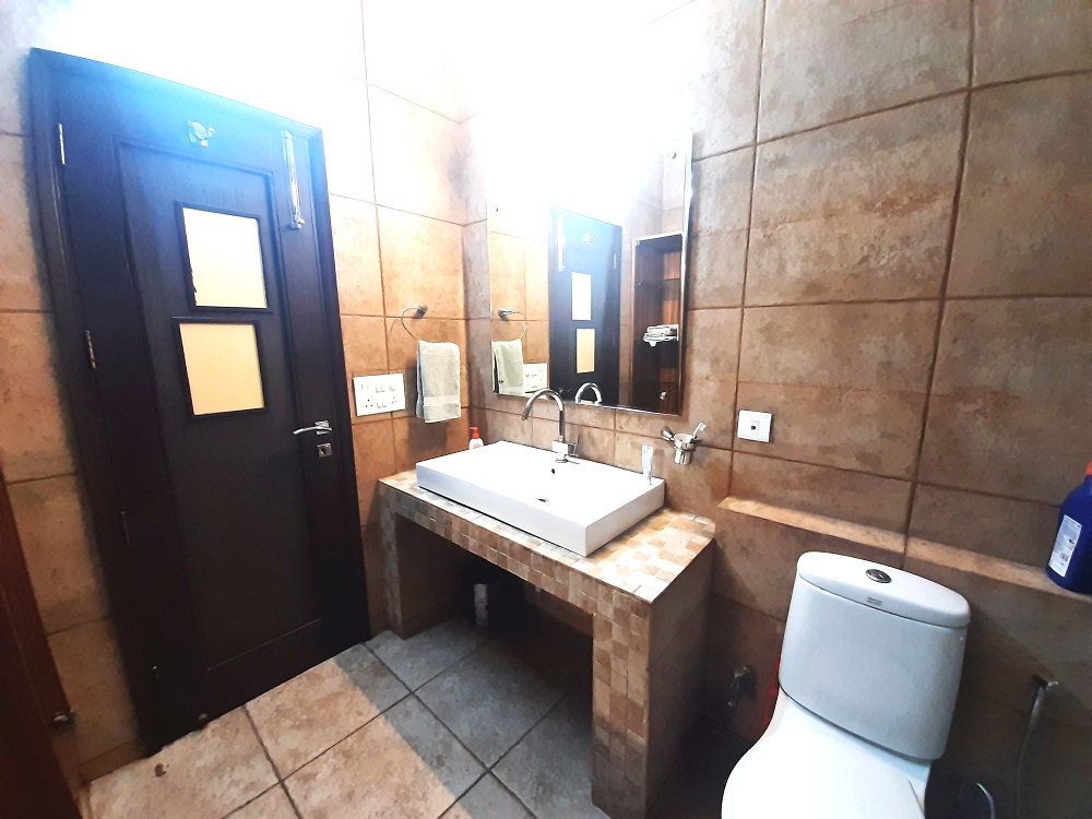 washroom-1.jpg