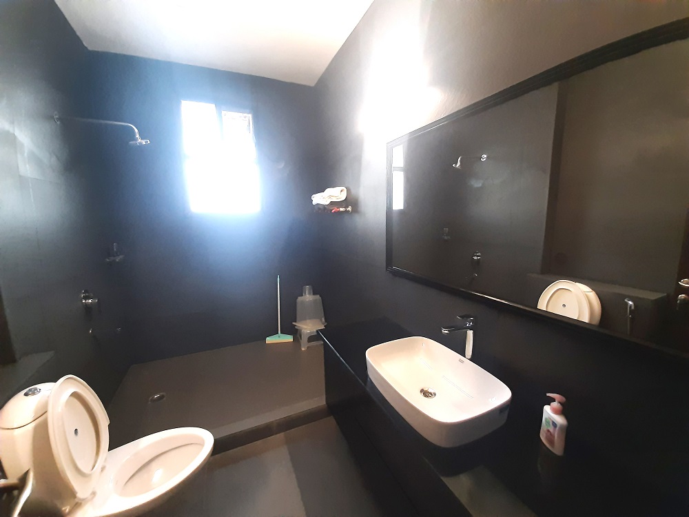 washroom-3.jpg