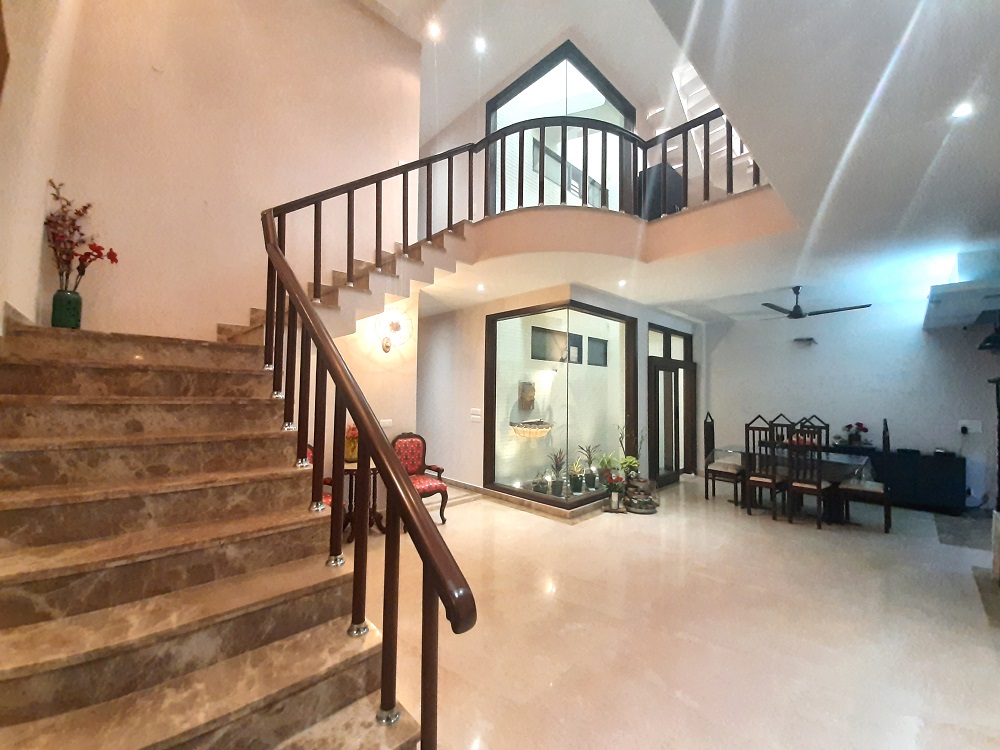 lobby3.jpg