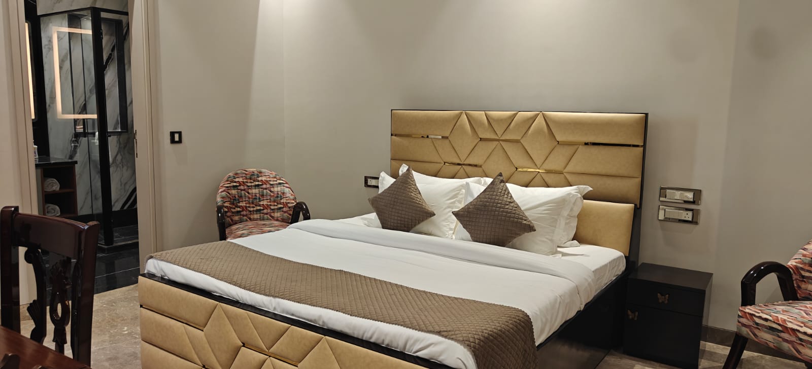s-block-gk-2-serviced-apartment