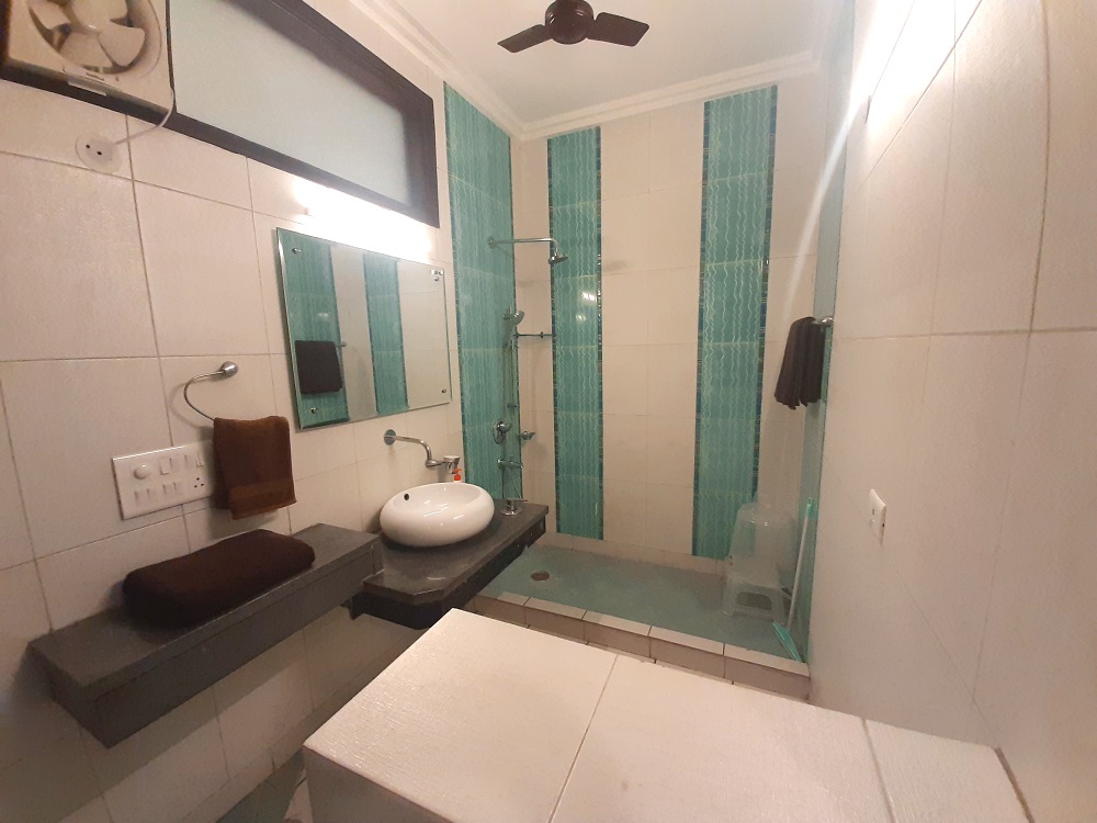 washroom-2.jpg